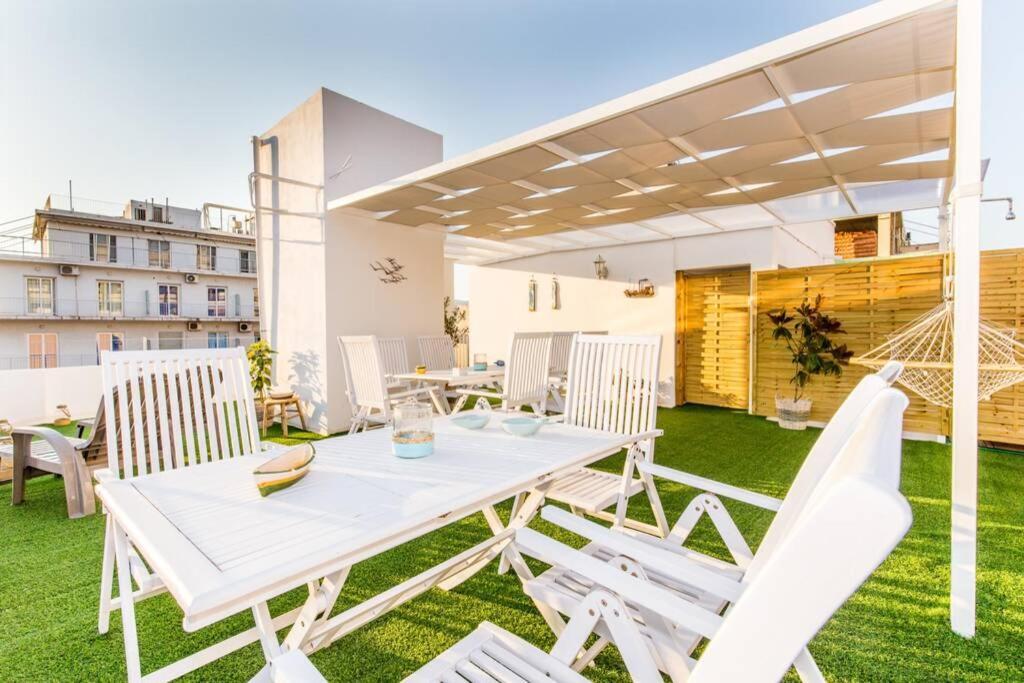 Neoclassical Apartment With 2 Bedrooms In Pireu Exterior foto